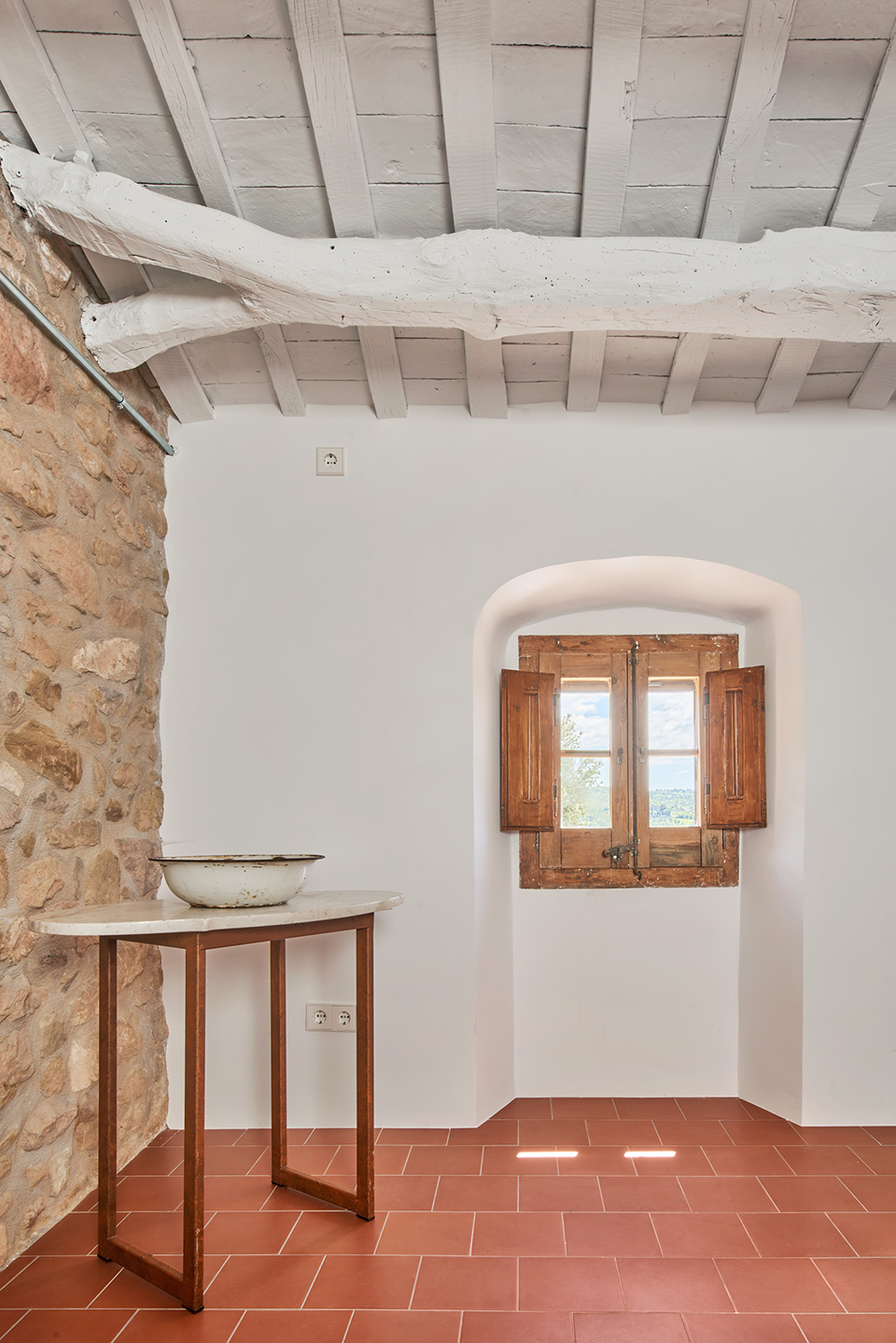 108era-renovation-of-a-farmhouse-in-granera-by-vallribera-noray