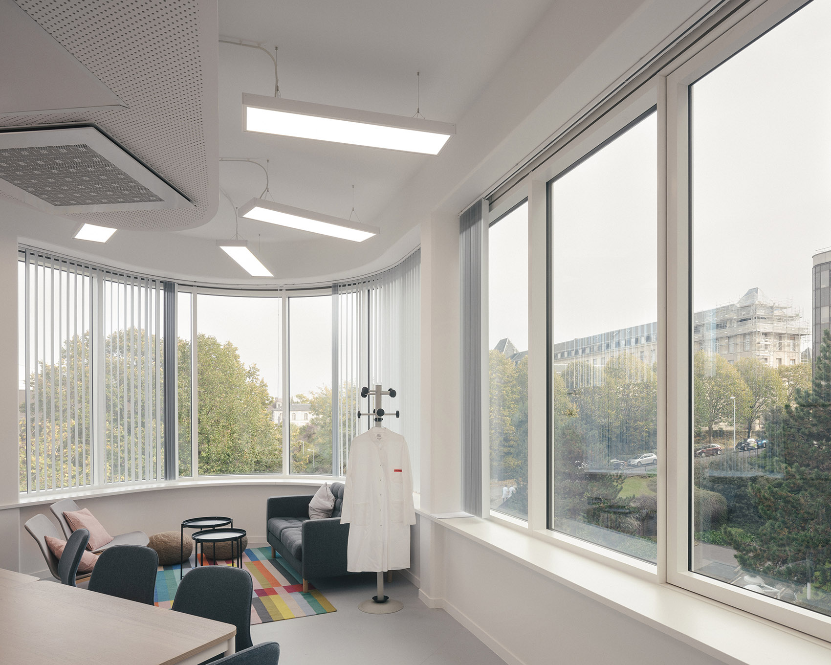 Faculty of Medicine of KremlinBicêtre by Pargade Architectes 谷德设计网