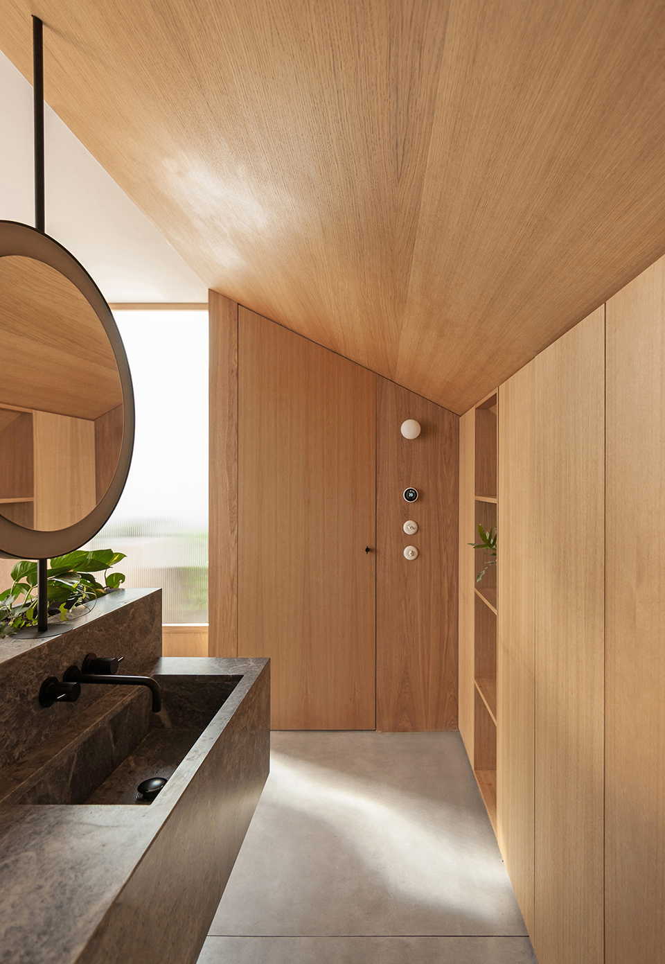 Courtyard House by Yellow Cloud Studio fzx