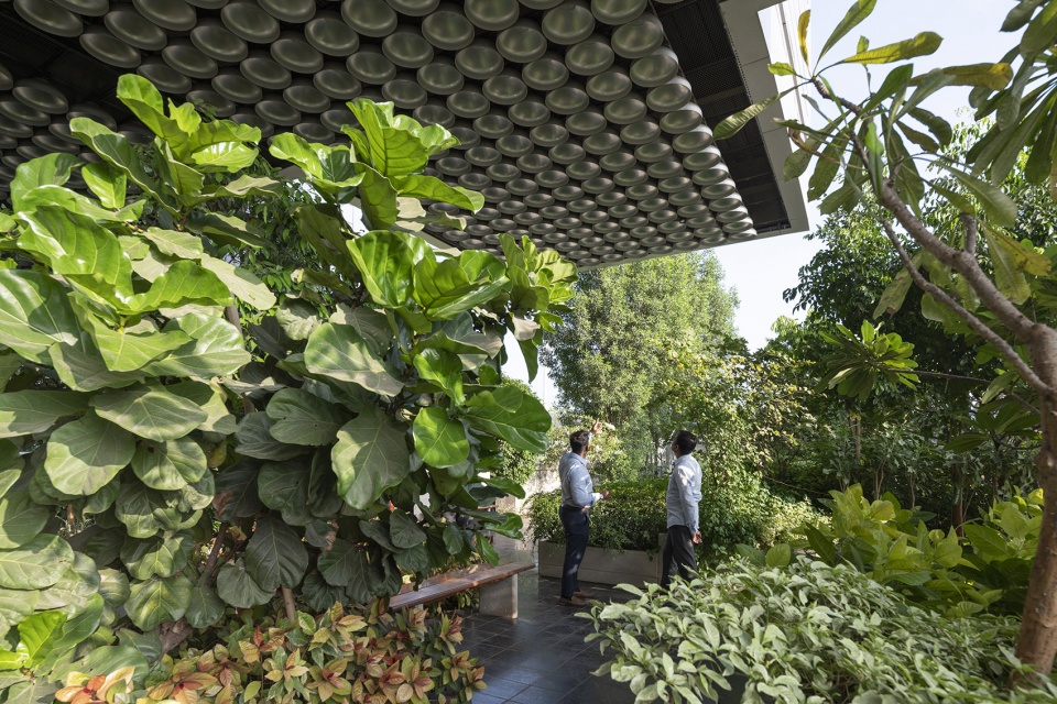 dy patil university centre of excellence by foster partners