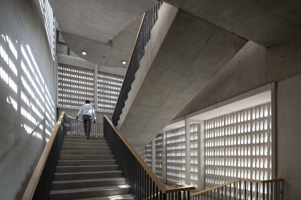 dy patil university centre of excellence by foster partners