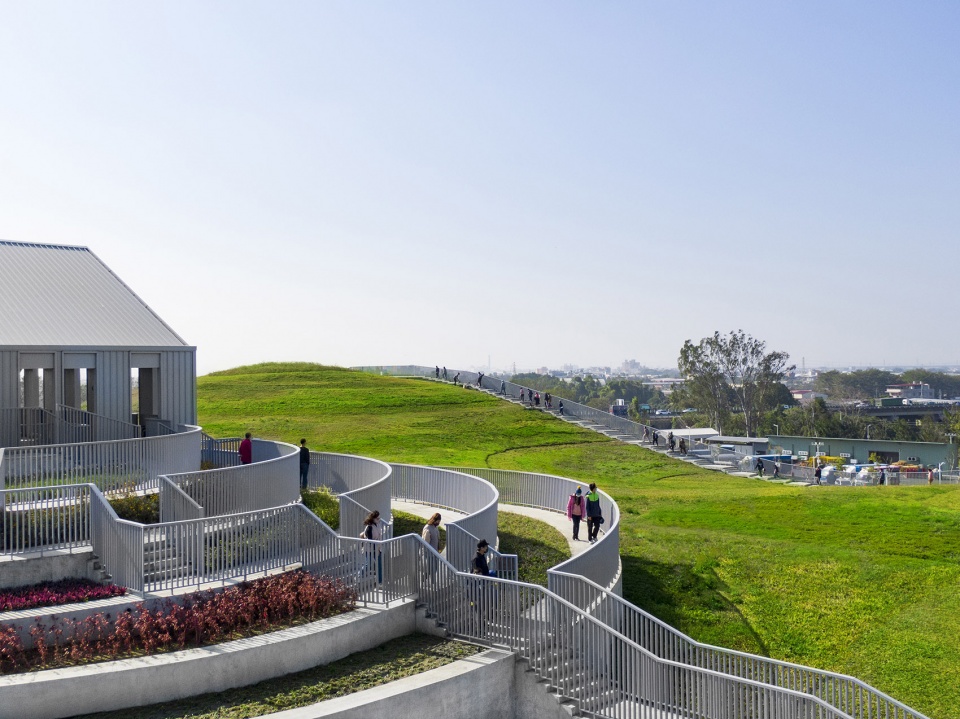 mvrdv completes wholesale market in tainan with publicly accessible roof