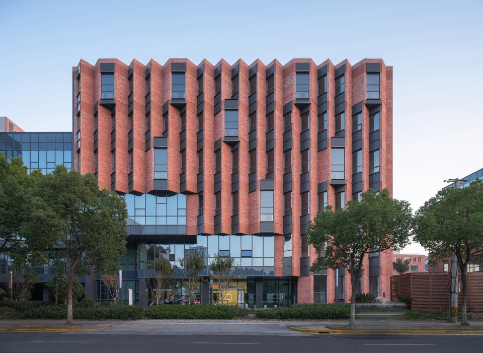 phase two of the free trade no 1 project in shanghai by deshin architecture planning