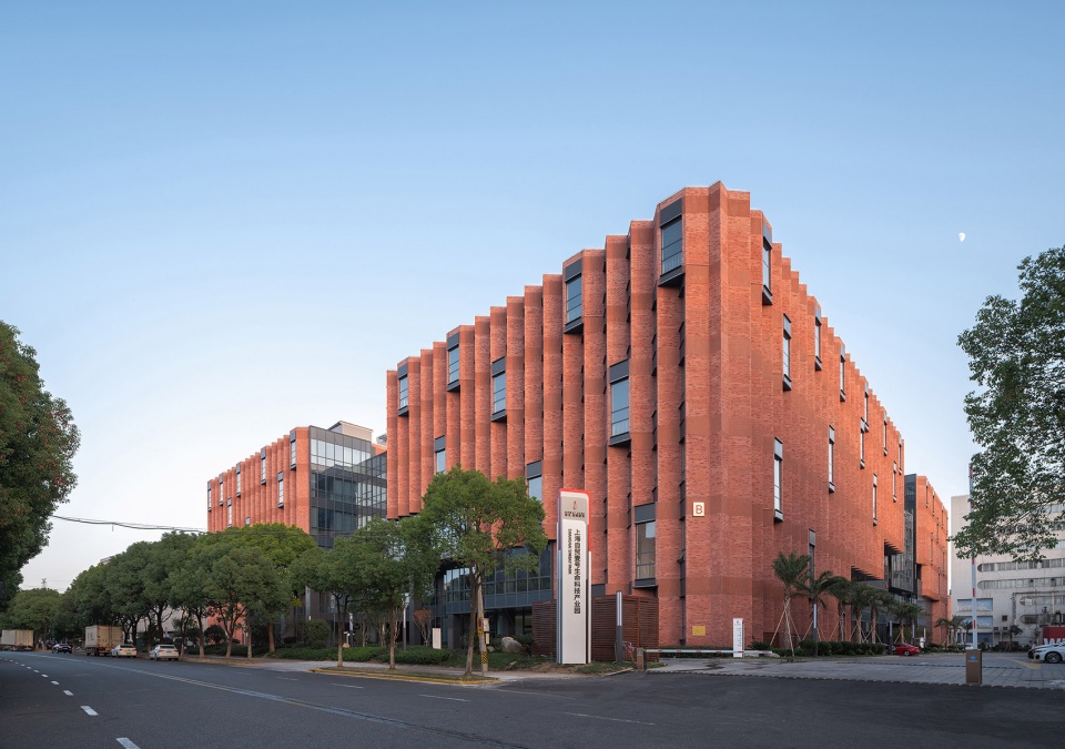 phase two of the free trade no 1 project in shanghai by deshin architecture planning