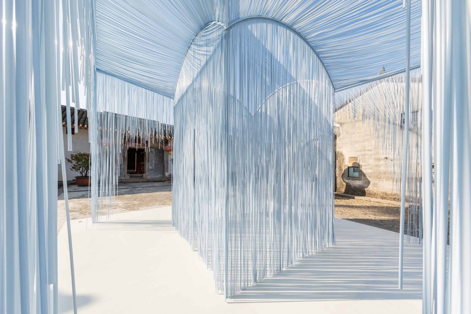 freeing frameyard by has design and research