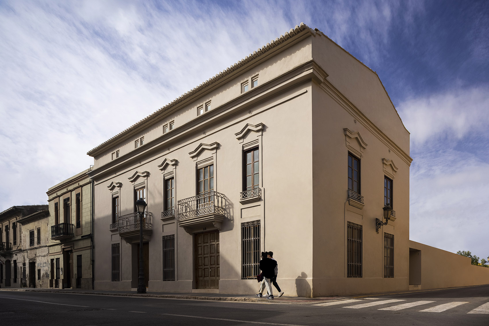 the-empty-house-by-fran-silvestre-arquitectos