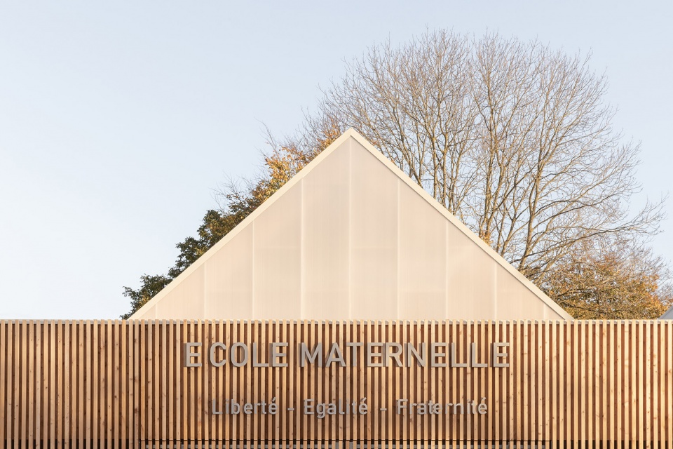 Construction of a three classes kindergarten in Saint Ouen Du Tilleul by ACAU Architectes