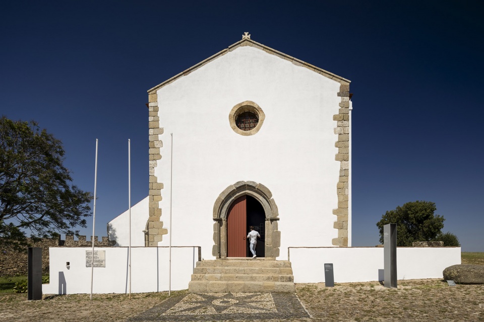 Panteao dos Almeida by Spaceworkers