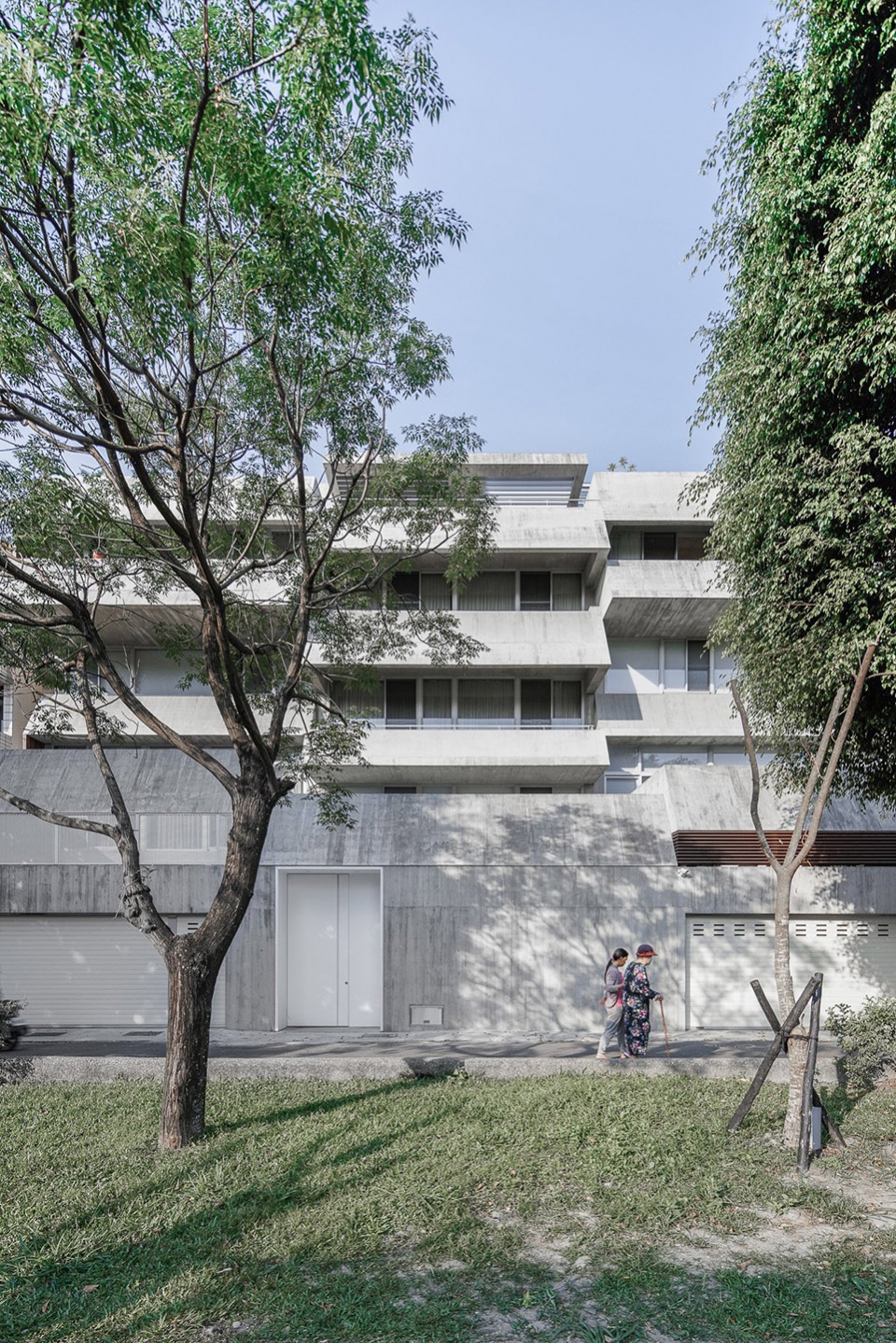 house of roofs by behet bondzio lin architekten