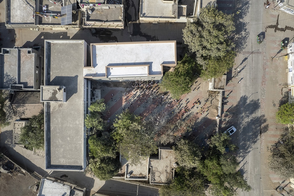 school under a neem by dhulia architecture design
