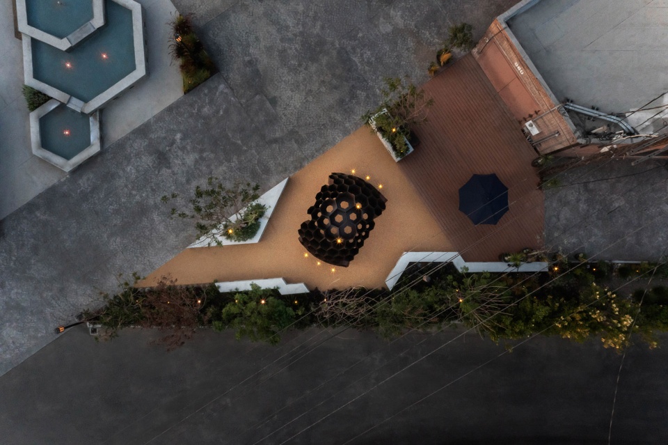 Beehive by OCA
