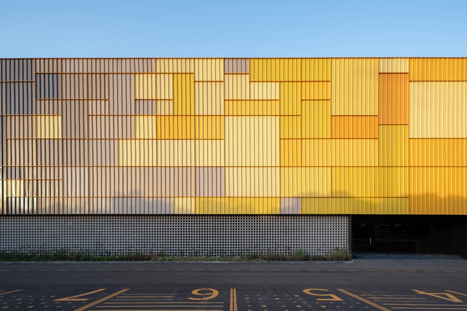 Renovation of the ForD warehouse China by say architects
