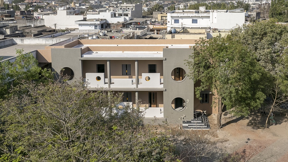 school under a neem by dhulia architecture design