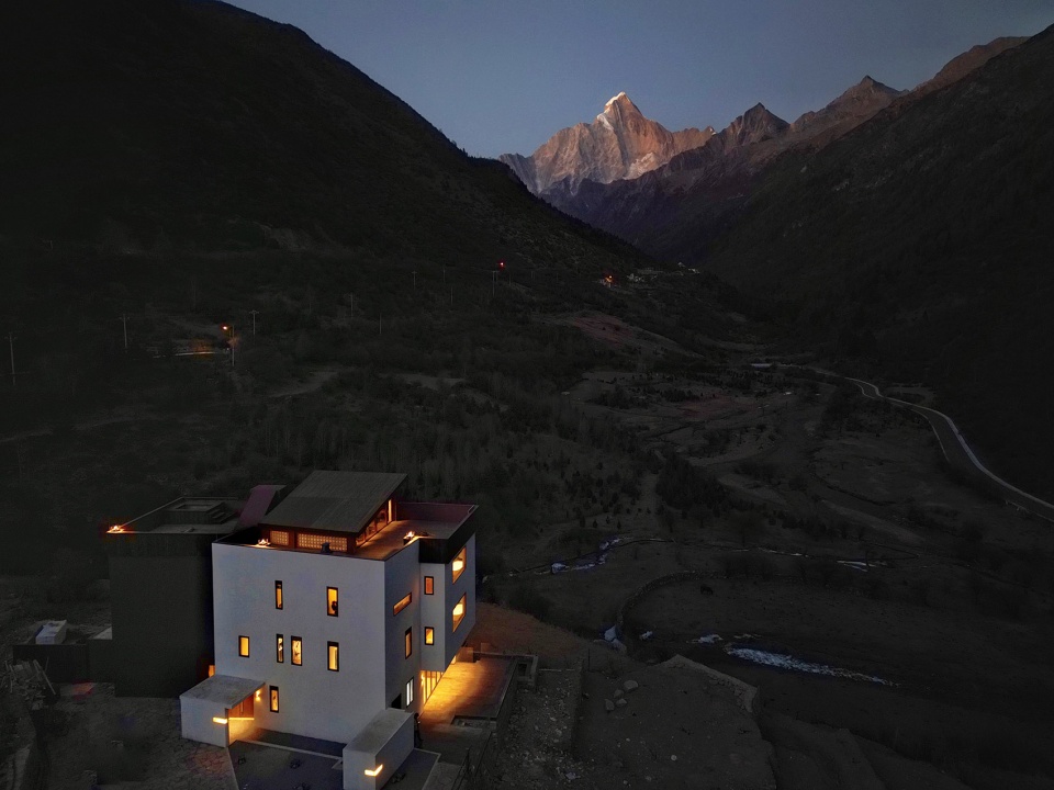 dainn mt siguniang by chengdu wan qian ji environmental art design company zyxtudio