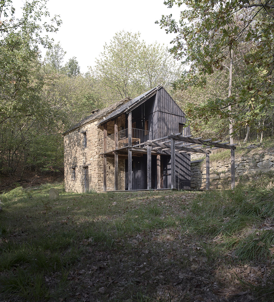 renovation and extension of a ciabot by studio ellisse architetti
