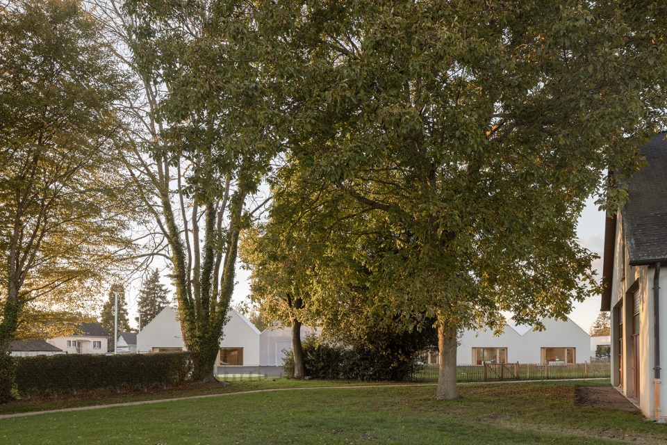 Construction of a three classes kindergarten in Saint Ouen Du Tilleul by ACAU Architectes