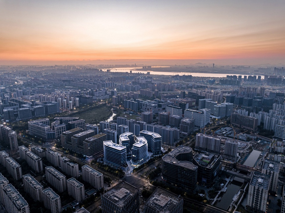Hangzhou East Railway Station Garden International by GOA
