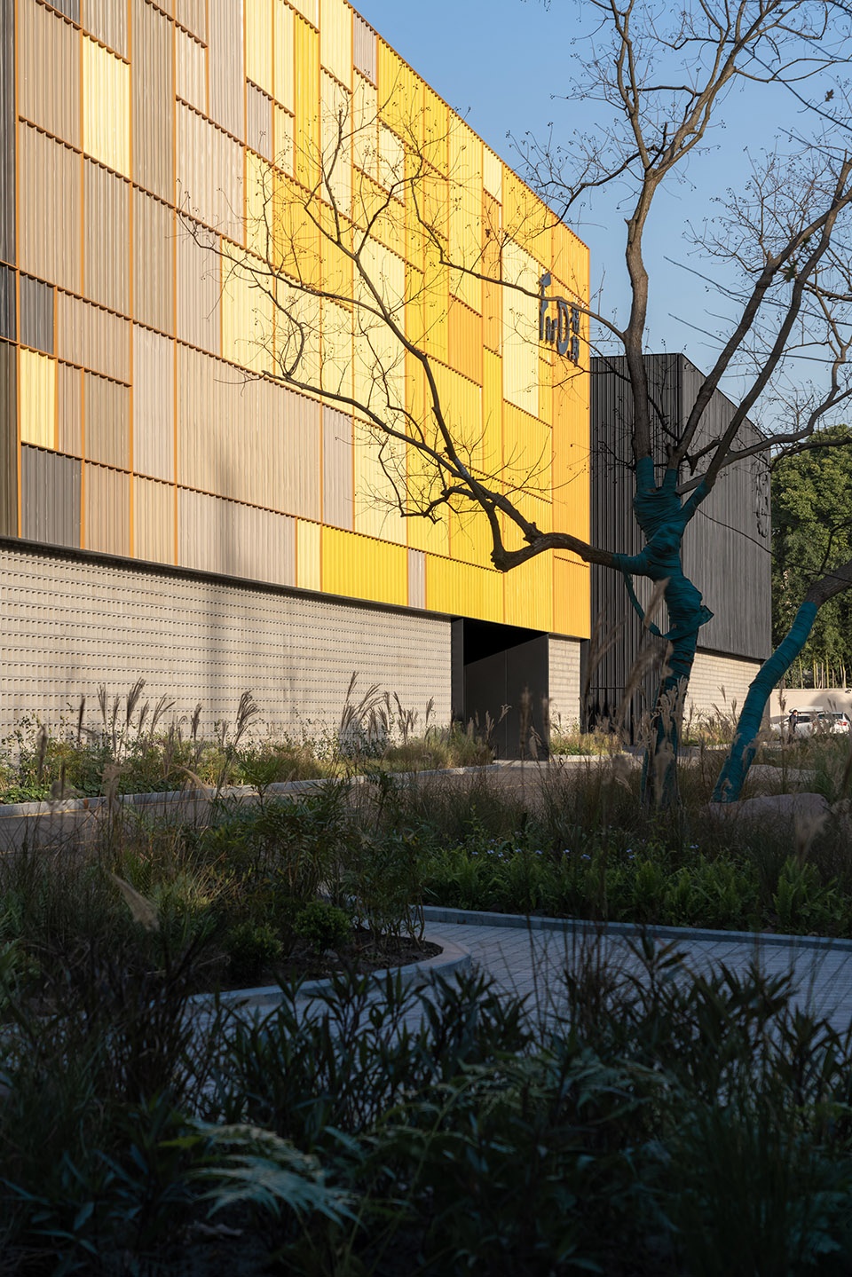 Renovation of the ForD warehouse China by say architects