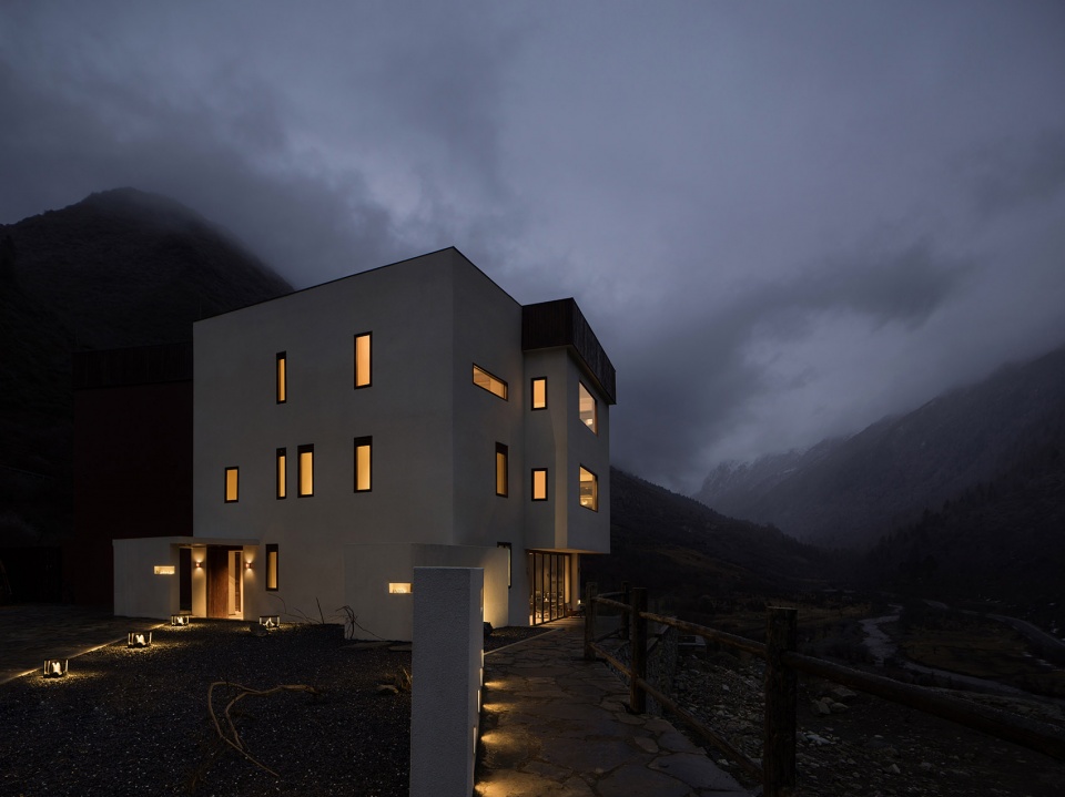dainn mt siguniang by chengdu wan qian ji environmental art design company zyxtudio