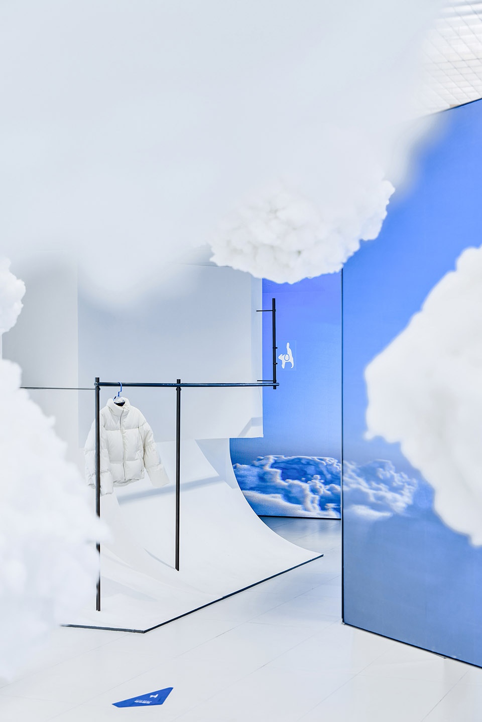 skypeople the plaza shanghai china by fununit design
