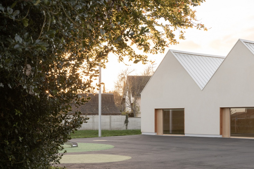Construction of a three classes kindergarten in Saint Ouen Du Tilleul by ACAU Architectes