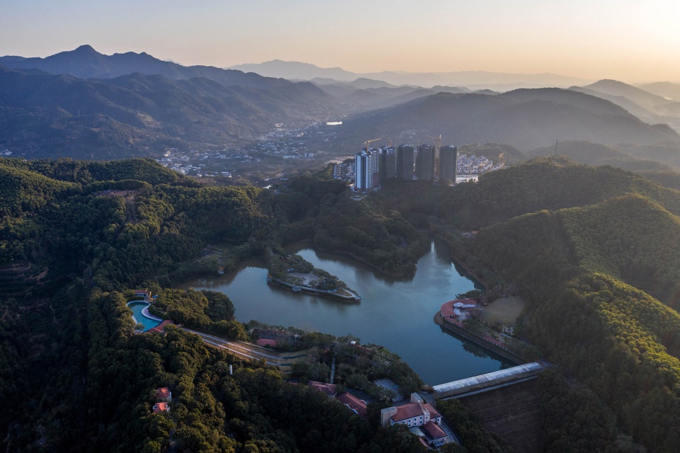 meizhou yanshan lake international garden resort china by belt collins international