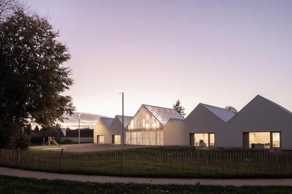 Construction of a three classes kindergarten in Saint Ouen Du Tilleul by ACAU Architectes
