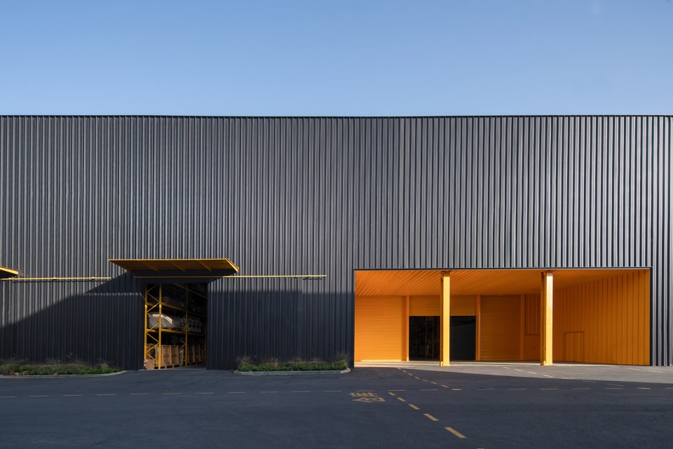 Renovation of the ForD warehouse China by say architects