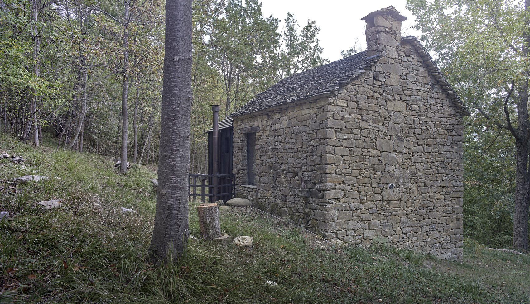 renovation and extension of a ciabot by studio ellisse architetti