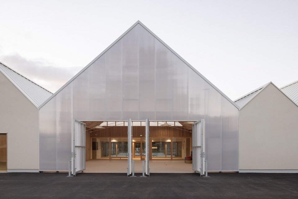 Construction of a three classes kindergarten in Saint Ouen Du Tilleul by ACAU Architectes