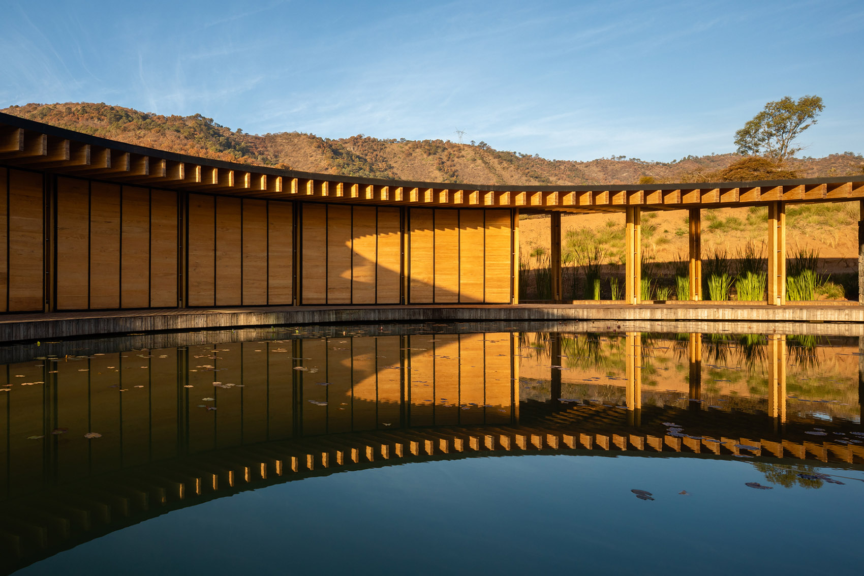 Valle San Nicolás Clubhouse by Sordo Madaleno Arquitectos 谷德设计网