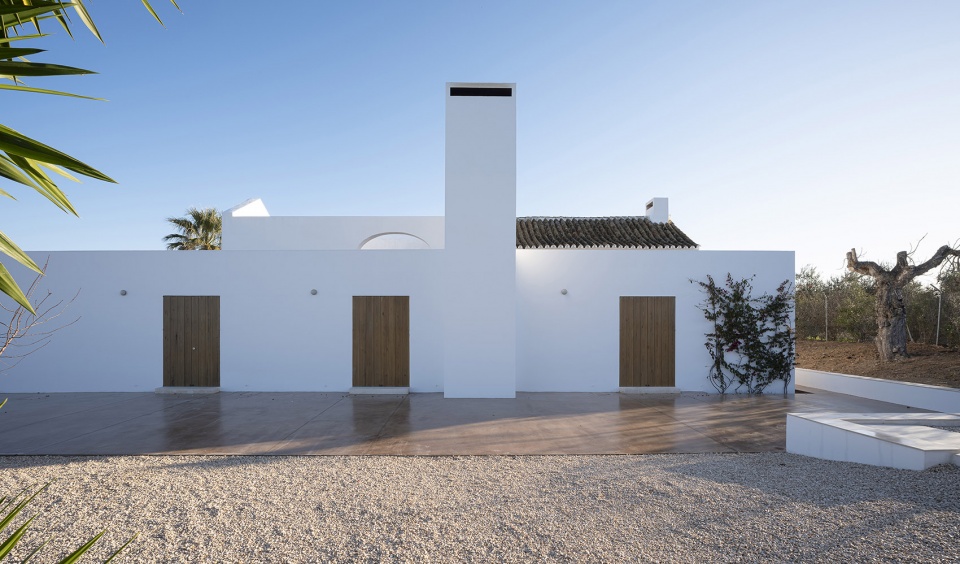 rural residence by daroca arquitectos