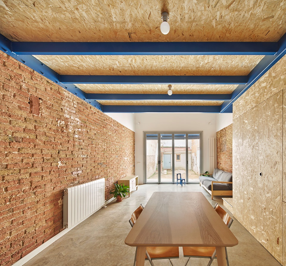 105JON Renovation of a House Between Dividing Walls Vallribera Arquitectes