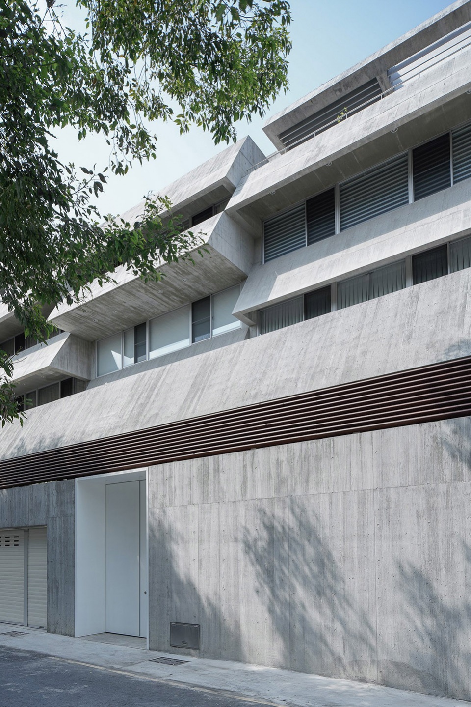 house of roofs by behet bondzio lin architekten