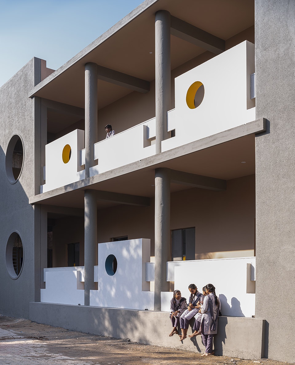 school under a neem by dhulia architecture design