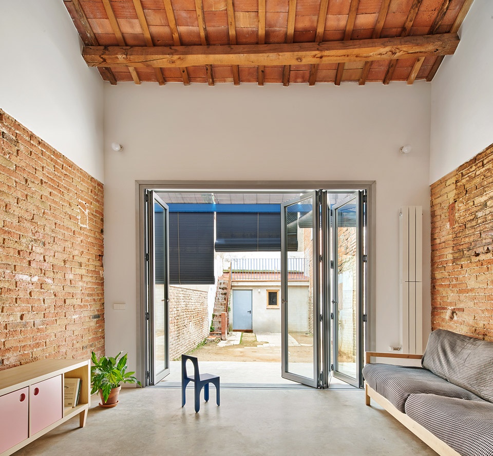 105JON Renovation of a House Between Dividing Walls Vallribera Arquitectes