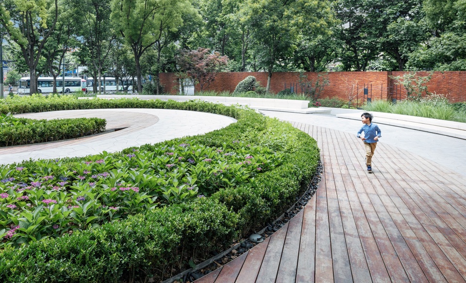 Caojiadu Garden Renovation Shanghai by VIASCAPE design