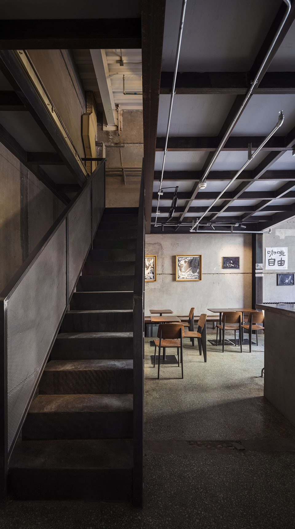 Coffee bar embedded in the hair salon by DAGA Architects - 谷德设计网