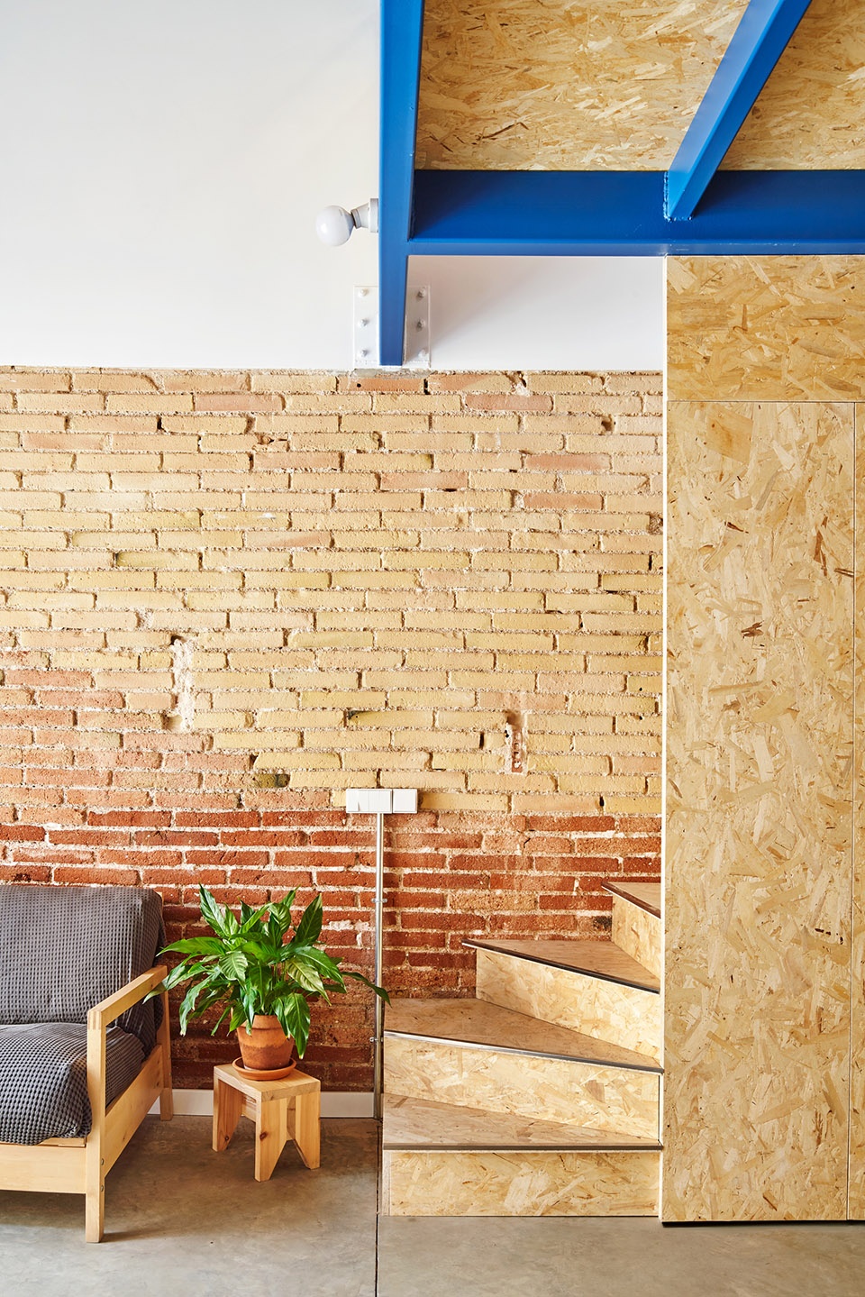 105JON Renovation of a House Between Dividing Walls Vallribera Arquitectes