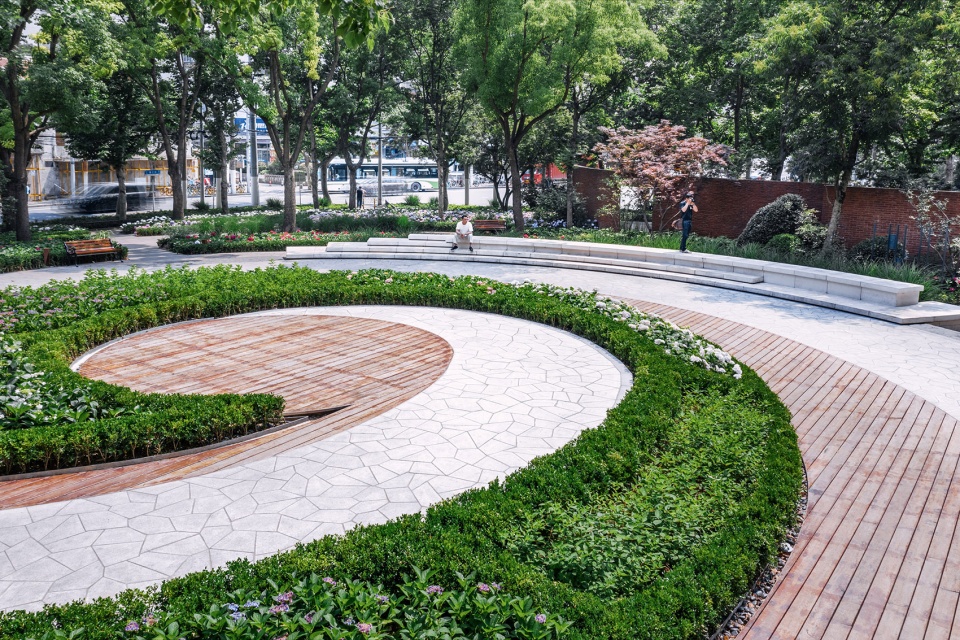 Caojiadu Garden Renovation Shanghai by VIASCAPE design