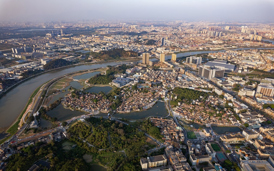 Organic renewal of the contiguous villages of Ding Peng and Huang by DONGDA SHENZHEN DESIGN CO LTD