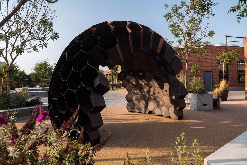 Beehive by OCA
