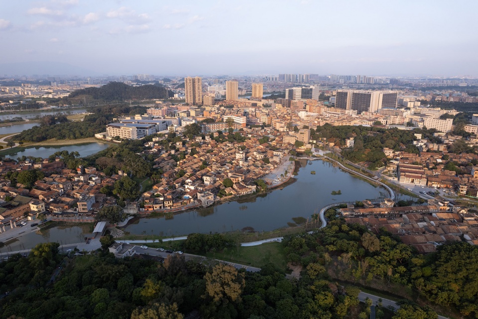 Organic renewal of the contiguous villages of Ding Peng and Huang by DONGDA SHENZHEN DESIGN CO LTD