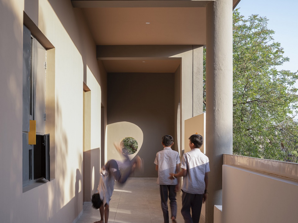 school under a neem by dhulia architecture design