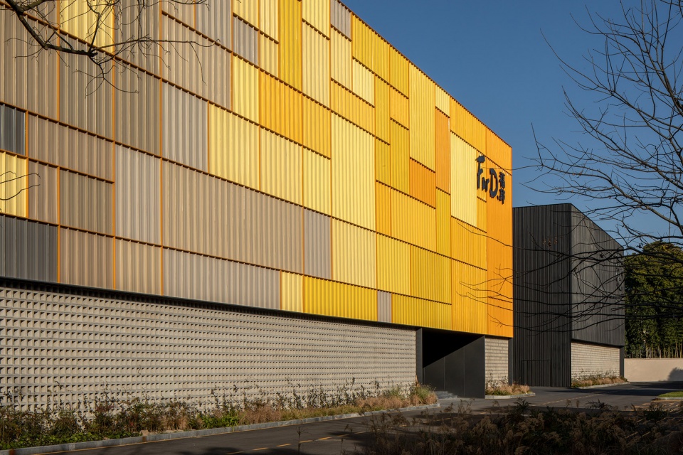 Renovation of the ForD warehouse China by say architects