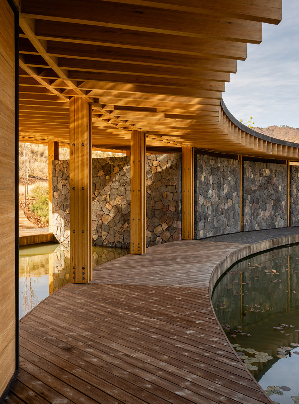 Valle San Nicolás Clubhouse by Sordo Madaleno Arquitectos 谷德设计网