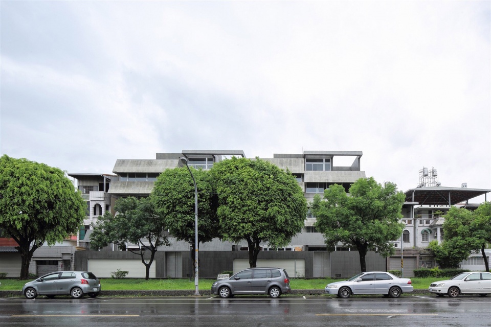 house of roofs by behet bondzio lin architekten