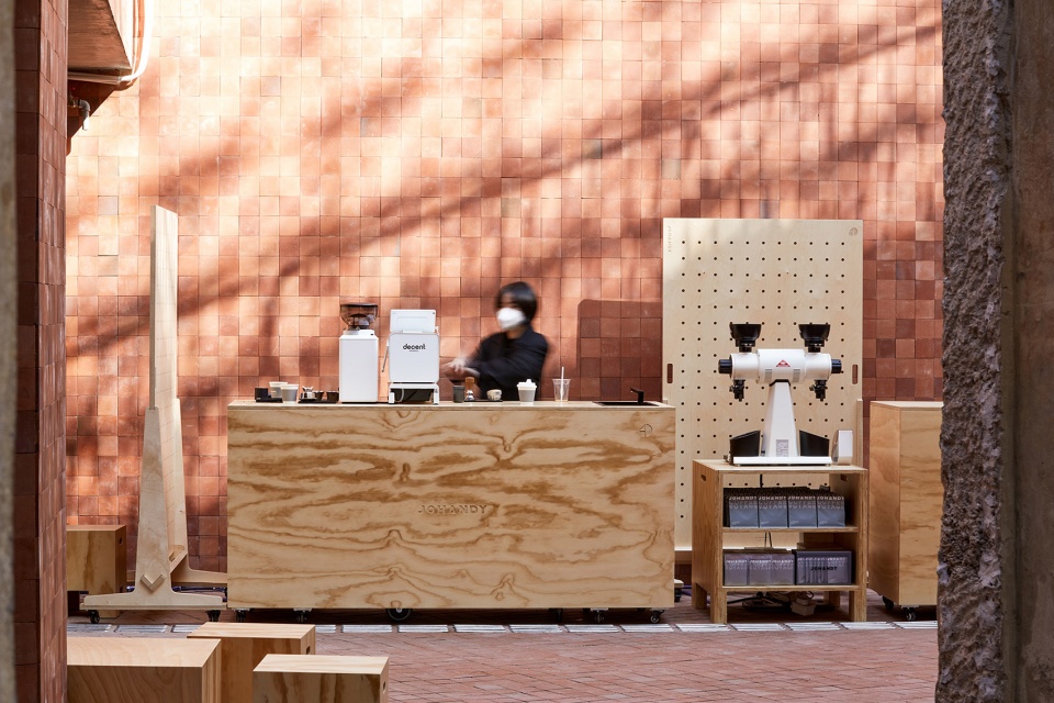 johandy travelers mobile cafe by 725321studio