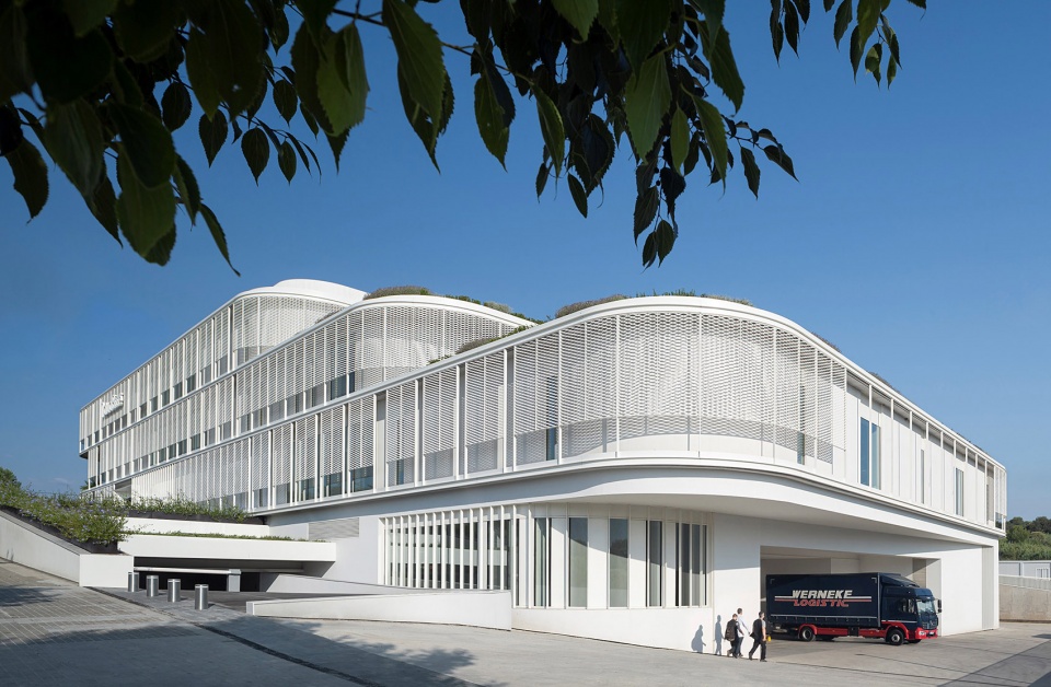 natura bisses new corporate headquarters by tdb arquitectura