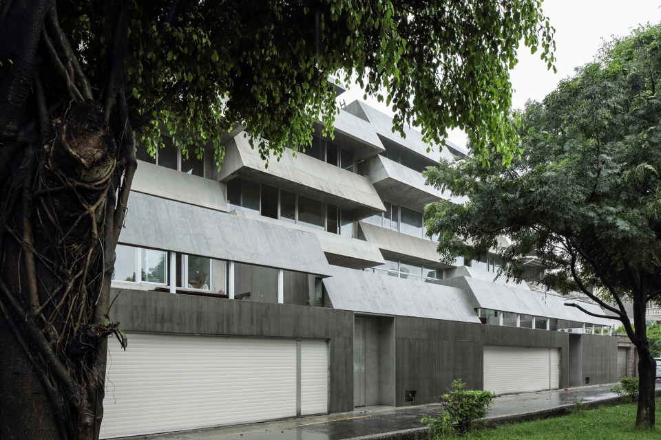 house of roofs by behet bondzio lin architekten